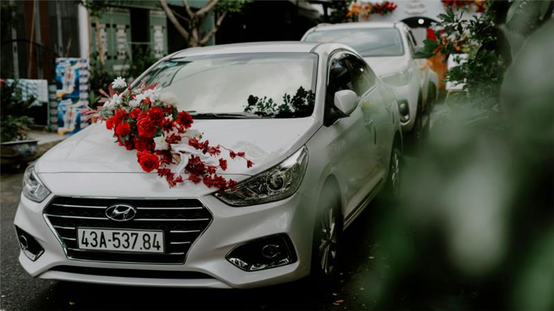 Groom wedding car